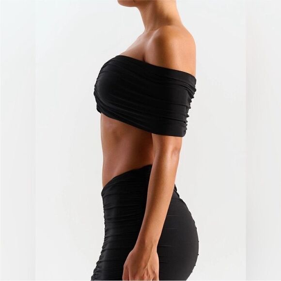Naked Wardrobe NWT HOURGLASS OFF-SHOULDER
RUCHED CROP TOP Black Size XL - Picture 3 of 4